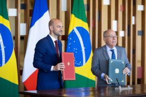 La France et le Brésil signent une feuille de route pour renforcer leur coopération transfrontalière sur l’Oyapock