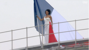 Cérémonie d’ouverture Paris 2024 : La « Marseillaise d’apaisement » d’Axelle Saint-Cirel, « un honneur » pour la chanteuse lyrique guadeloupéenne